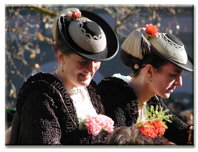 Leonhardi Frauen in Tracht